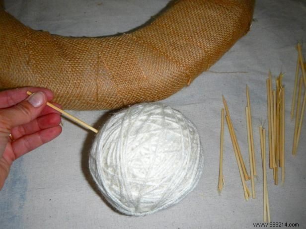 DIY Coastal Christmas Yarn Wreath: Easy Step-by-Step Tutorial for Year-Round Charm