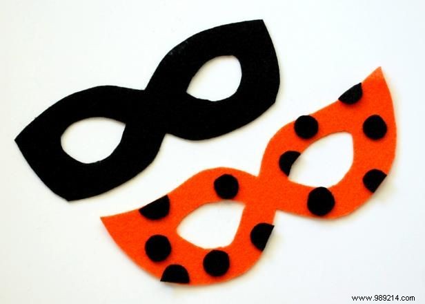 DIY Halloween Felt Masks: Transform Thrift Store Portraits into Spooky Gallery Wall Art