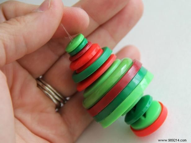 DIY Button Family Tree Christmas Ornament: Easy Personalized Tutorial