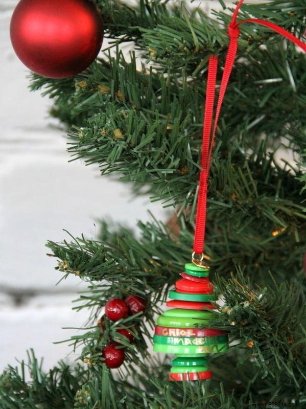 DIY Button Family Tree Christmas Ornament: Easy Personalized Tutorial