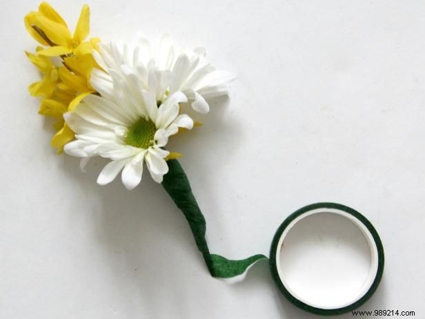 How to Craft a Groom s Boutonniere: Expert DIY Wedding Guide