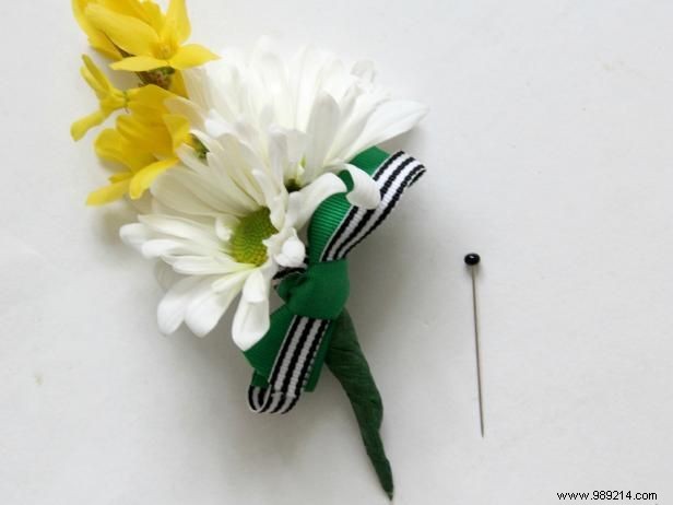 How to Craft a Groom s Boutonniere: Expert DIY Wedding Guide