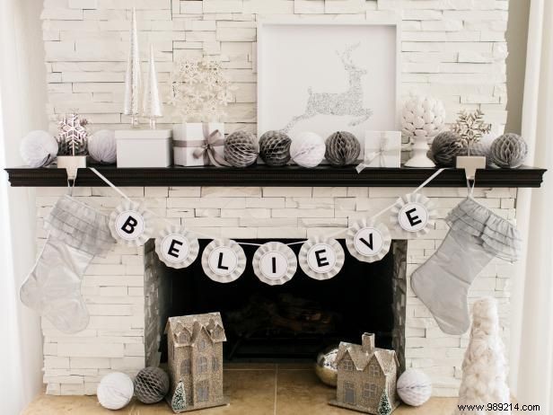 DIY Glittery Reindeer Silhouette: Easy Christmas Craft by Expert Designer