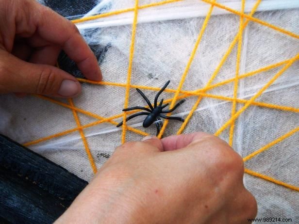 DIY Spider Web Halloween Welcome Sign: Easy, Kid-Friendly Front Porch Tutorial