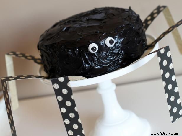Spooky Halloween Spider Cake: Easy Step-by-Step Recipe from a Seasoned Baker