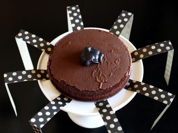 Spooky Halloween Spider Cake: Easy Step-by-Step Recipe from a Seasoned Baker