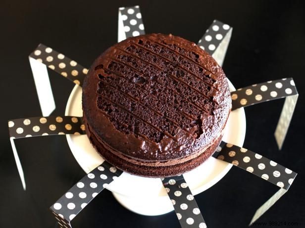 Spooky Halloween Spider Cake: Easy Step-by-Step Recipe from a Seasoned Baker