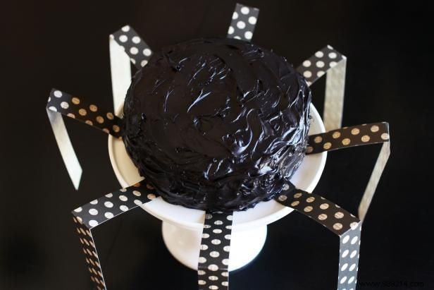 Spooky Halloween Spider Cake: Easy Step-by-Step Recipe from a Seasoned Baker