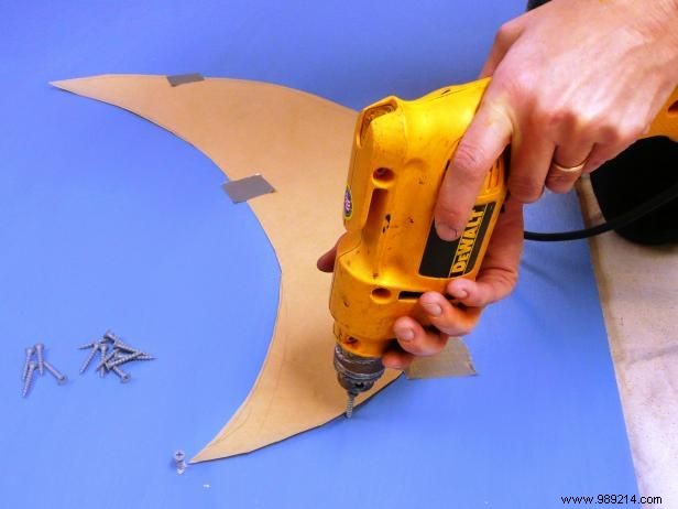 DIY Starry Night Headboard for Kids: Built-In Lights Crafted with Family Fun