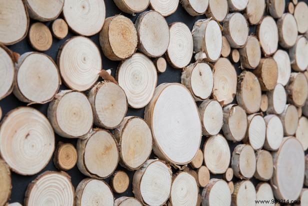 DIY Log Slice Fireplace Screen: Easy Magnetic Tutorial for Cozy Decor