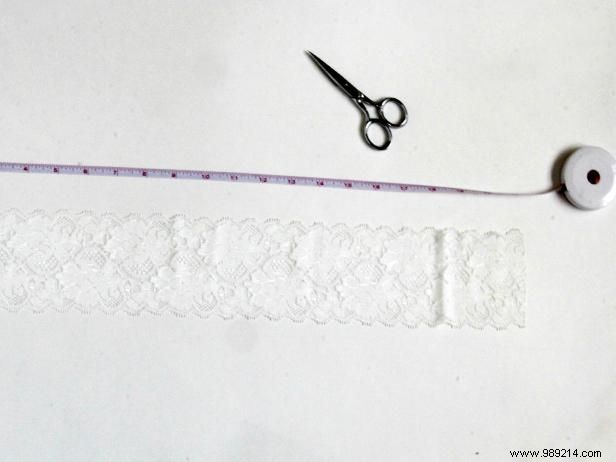 How to Craft an Elegant Lace Wedding Garter: Simple DIY Guide