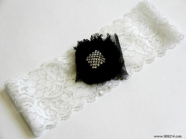 How to Craft an Elegant Lace Wedding Garter: Simple DIY Guide