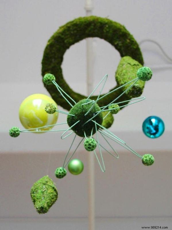 DIY Mid-Century Modern Hanging Holiday Centerpiece: Expert Step-by-Step Guide