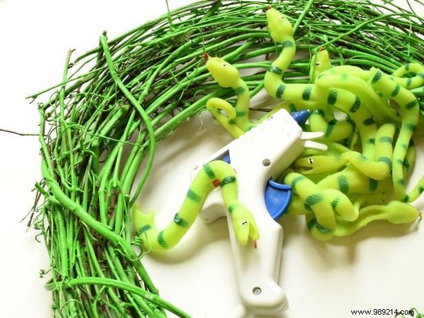 DIY Halloween Jellyfish Crown: Easy Spooky Step-by-Step Tutorial