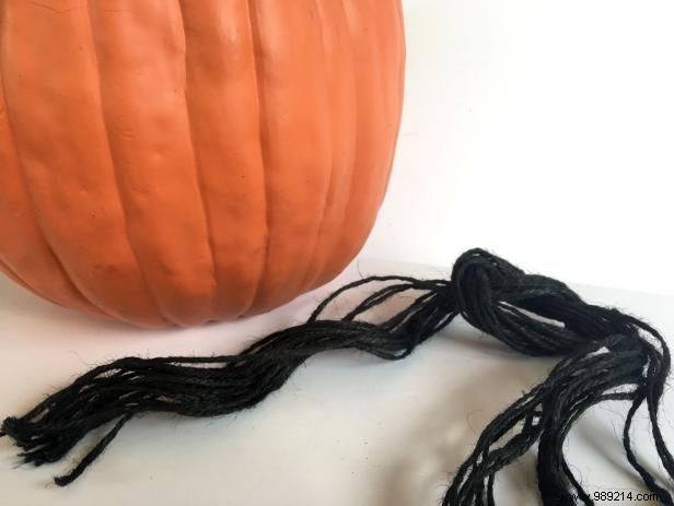 DIY Spooky Macrame Hanging Planter: Easy Halloween Tutorial