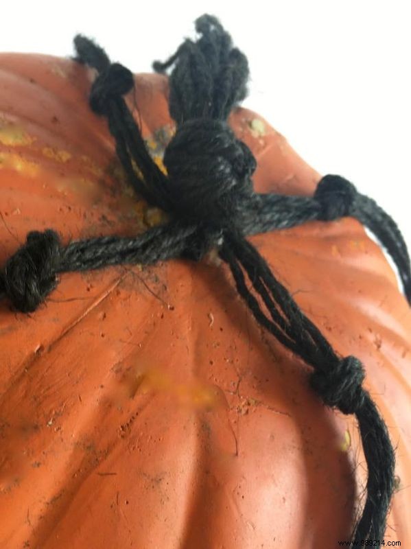 DIY Spooky Macrame Hanging Planter: Easy Halloween Tutorial