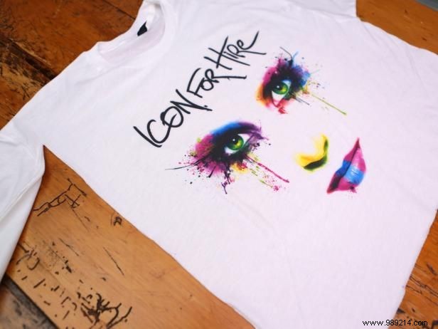 DIY No-Sew Seamless Pillow from a Recycled T-Shirt: Easy Step-by-Step Guide