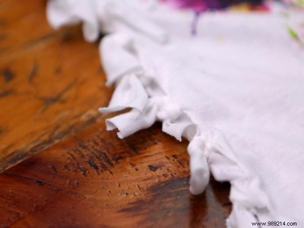 DIY No-Sew Seamless Pillow from a Recycled T-Shirt: Easy Step-by-Step Guide