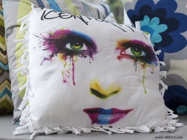 DIY No-Sew Seamless Pillow from a Recycled T-Shirt: Easy Step-by-Step Guide