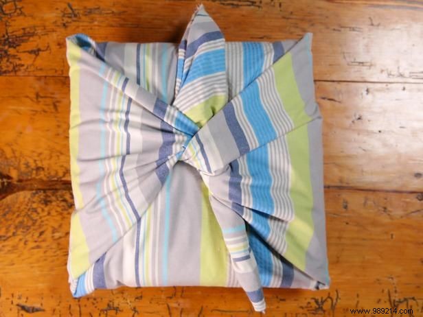 Easy No-Sew Knot Pillow: Step-by-Step DIY Tutorial for Custom Home Decor
