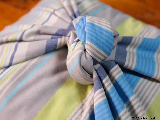 Easy No-Sew Knot Pillow: Step-by-Step DIY Tutorial for Custom Home Decor