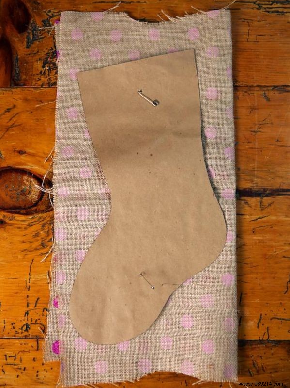 Easy No-Sew Burlap Christmas Stocking: Step-by-Step DIY Guide