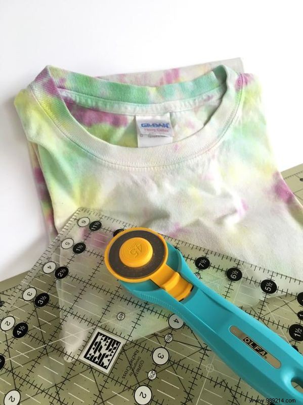DIY Guide: Upcycle Old T-Shirts into Yarn for Custom Necklaces and Headbands