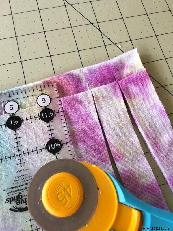 DIY Guide: Upcycle Old T-Shirts into Yarn for Custom Necklaces and Headbands