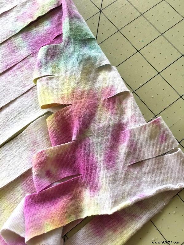 DIY Guide: Upcycle Old T-Shirts into Yarn for Custom Necklaces and Headbands