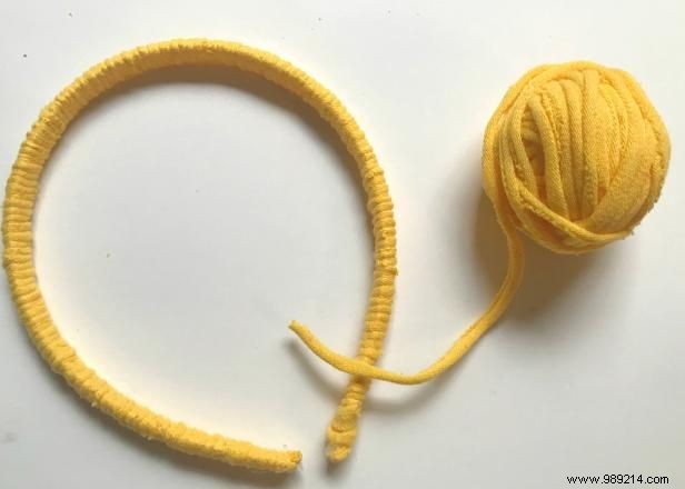 DIY Guide: Upcycle Old T-Shirts into Yarn for Custom Necklaces and Headbands