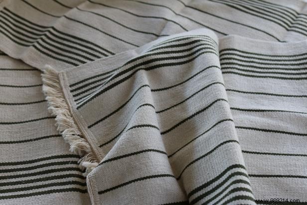 DIY Guide: Craft a Durable Pet Bed Cover from Flat-Weave Rugs