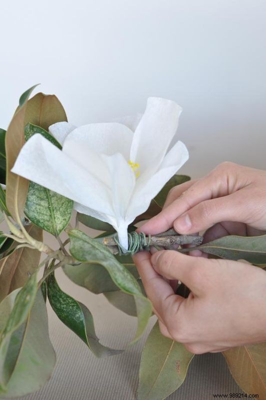 DIY Paper Magnolia Garland Centerpiece: Easy Step-by-Step Tutorial