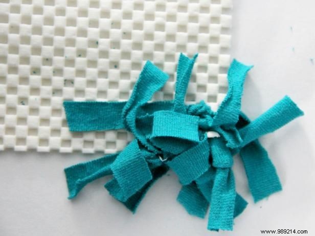 DIY Rag Rug Bath Mat: Easy No-Sew Tutorial Using Recycled T-Shirts