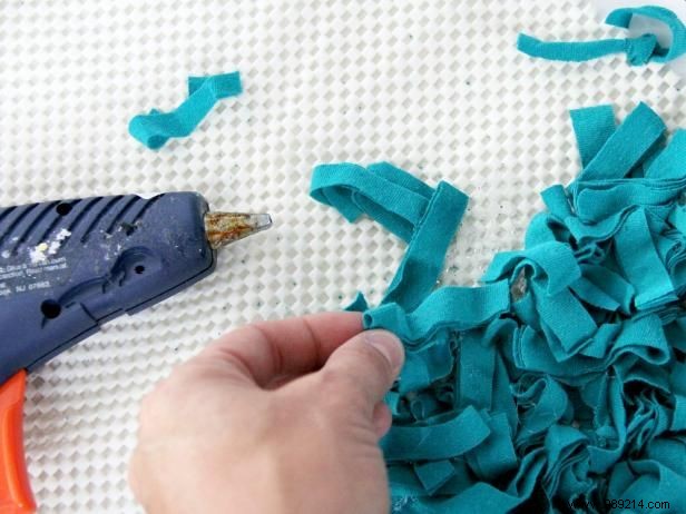 DIY Rag Rug Bath Mat: Easy No-Sew Tutorial Using Recycled T-Shirts