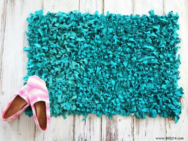 DIY Rag Rug Bath Mat: Easy No-Sew Tutorial Using Recycled T-Shirts