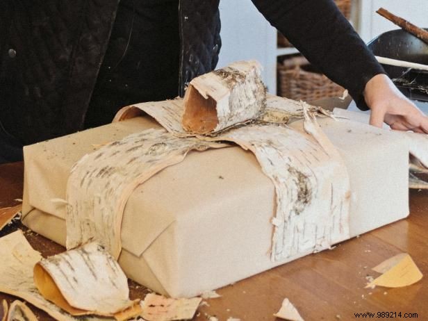 Craft a Stunning Rustic Birch Bark Gift Box and Bow: Expert DIY Guide