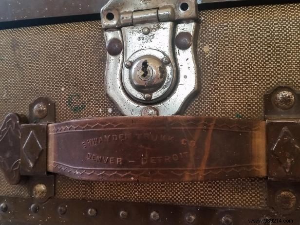 Transform a Vintage Suitcase into a Timeless Coffee Table: DIY Guide