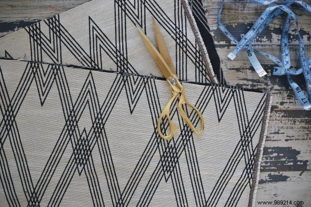 Expert DIY: Sew a Stylish Low-Stitched Lumbar Pillow – Step-by-Step Guide