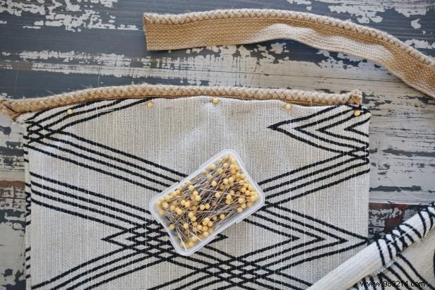 Expert DIY: Sew a Stylish Low-Stitched Lumbar Pillow – Step-by-Step Guide