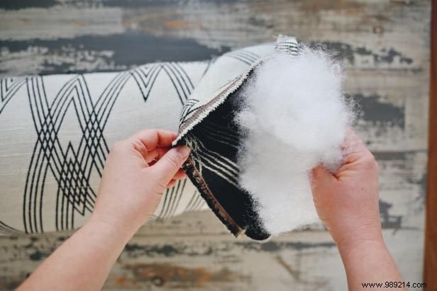 Expert DIY: Sew a Stylish Low-Stitched Lumbar Pillow – Step-by-Step Guide