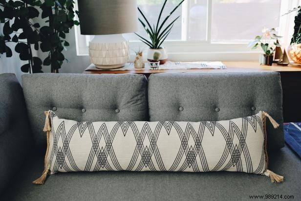 Expert DIY: Sew a Stylish Low-Stitched Lumbar Pillow – Step-by-Step Guide