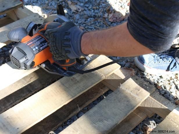 DIY Shipping Pallet Storage Tray: Build a Rustic Umbrella Stand in 7 Easy Steps