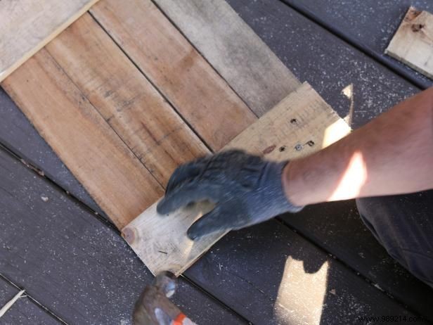 DIY Shipping Pallet Storage Tray: Build a Rustic Umbrella Stand in 7 Easy Steps