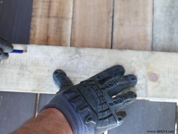 DIY Shipping Pallet Storage Tray: Build a Rustic Umbrella Stand in 7 Easy Steps