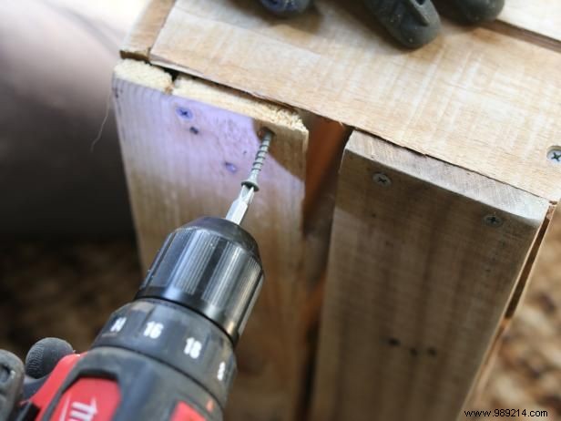 DIY Shipping Pallet Storage Tray: Build a Rustic Umbrella Stand in 7 Easy Steps