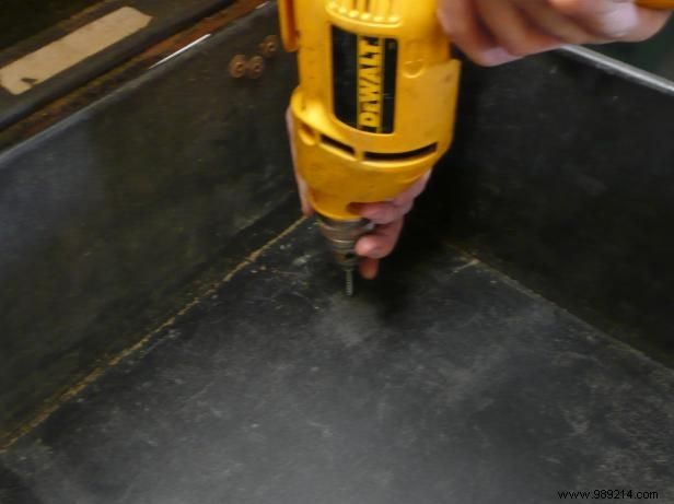 Transform an Old Suitcase into a Stunning Coffee Table: Expert DIY Guide