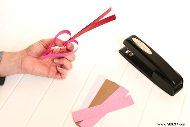 DIY Valentine s Day Countdown: Craft a Heart Chain in 6 Easy Steps