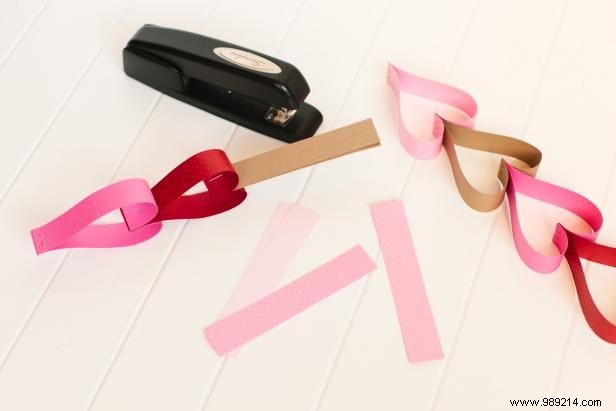 DIY Valentine s Day Countdown: Craft a Heart Chain in 6 Easy Steps