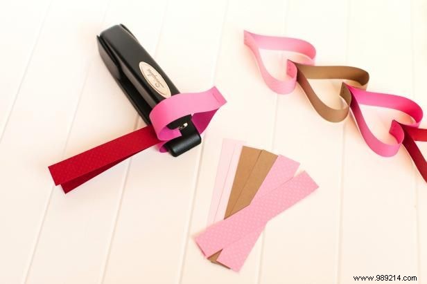 DIY Valentine s Day Countdown: Craft a Heart Chain in 6 Easy Steps