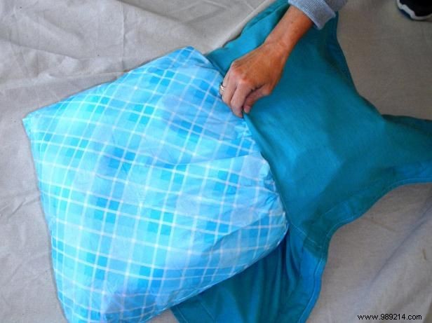 DIY Travel Pet Bed: Transform a Picnic Basket into a Portable Carrier